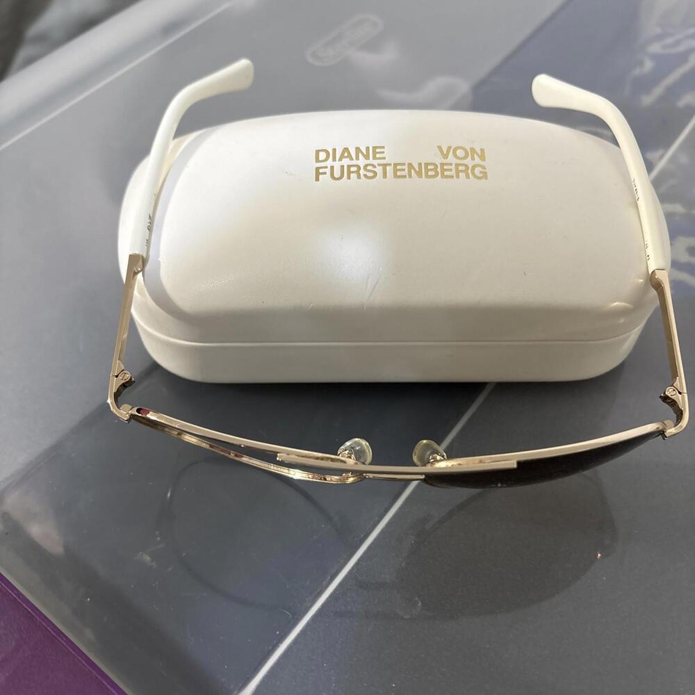 Diane Von Furstenbwrg‎ White Aviators Flaw Case Included